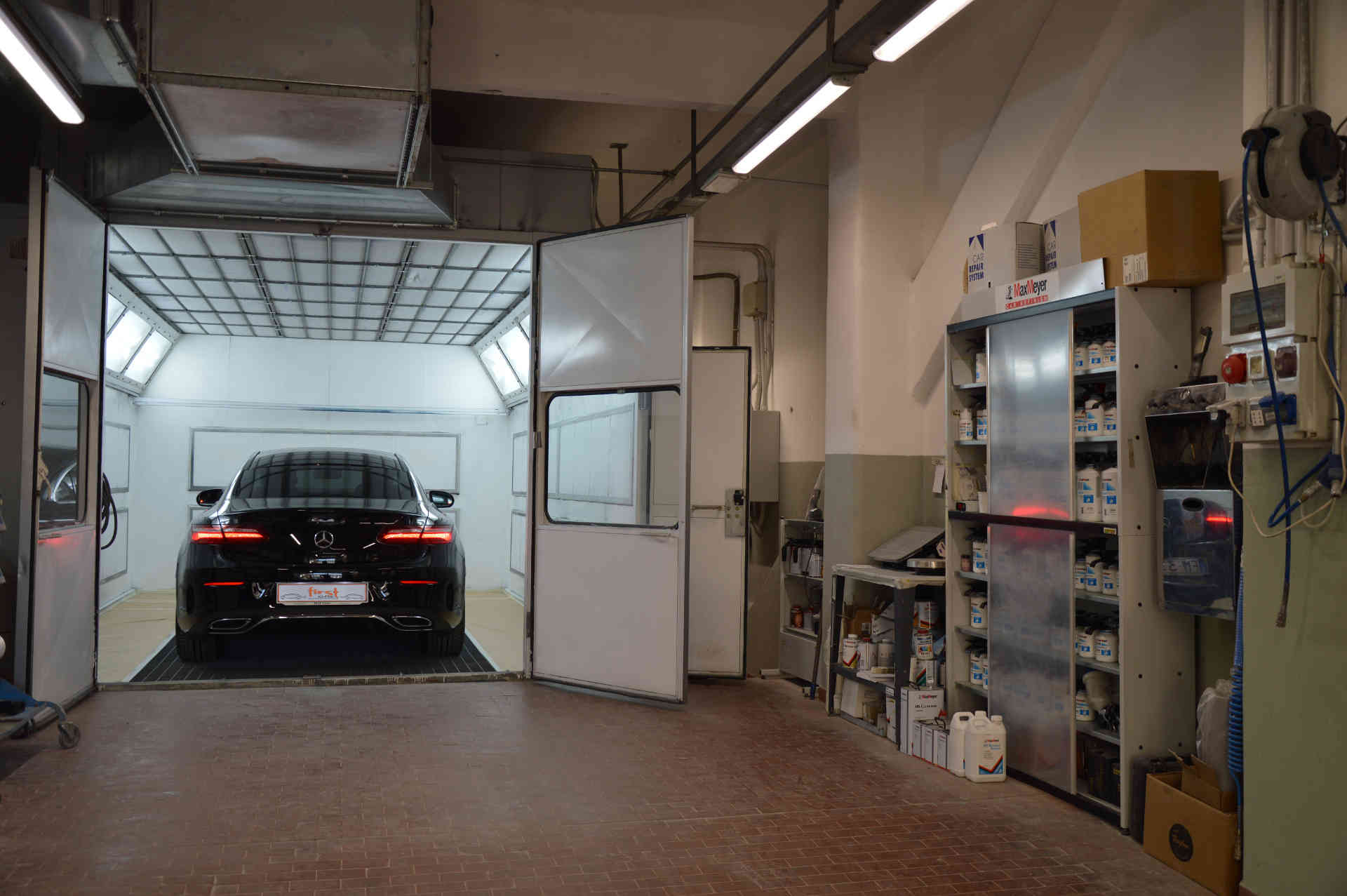 Carrozzeria Montallegro - Riparazione auto a Genova - First One S.r.l.